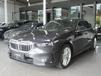 Gebraucht BMW 520 197 PS (144 kW) 2024 Grau metallic