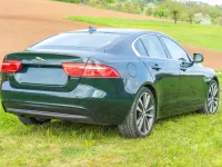 Używany Jaguar XE Prestige 200 KM (147 kW) 2015 Zielony Sedan/Limuzyna