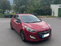 Gebraucht Hyundai i30 110 PS (80 kW) 2015 Rot Kleinwagen