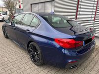 Gebraucht BMW M550 462 PS (339 kW) 2018 Mediterranblau metallic Limousine