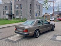 Gebraucht Mercedes E230 131 PS (96 kW) 1989 Braun Limousine