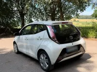 Gebraucht Toyota Aygo 69 PS (50 kW) 2015 Weiß Kleinwagen