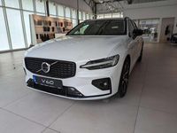 Gebraucht Volvo V60 Plus 197 PS (144 kW) 2024 Crystal white pearl / metallic Kombi