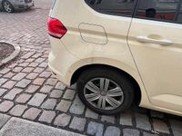 Second-hand VW Touran 2017 Galben Monovolum