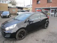 Gebraucht Kia Rio Attract 75 PS (55 kW) 2015 Schwarz Limousine