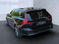 Gebraucht Volvo V60 Plus 197 PS (144 kW) 2023 Black solid stone / solid Kombi
