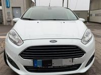 Gebraucht Ford Fiesta Titanium 95 PS (69 kW) 2015 Weiß Limousine