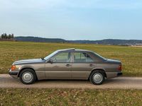 Gebraucht Mercedes 200 75 PS (55 kW) 1992 Grau Limousine