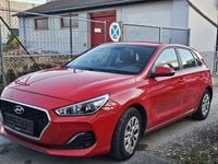 Gebraucht Hyundai i30 Select 116 PS (85 kW) 2019 Engine red / sol Kleinwagen