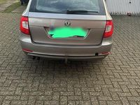 Gebraucht Skoda Superb 129 PS (94 kW) 2011 Gold Kombi