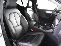Gebraucht Volvo XC40 Momentum 129 PS (94 kW) 2022 Weiss (metallic) SUV