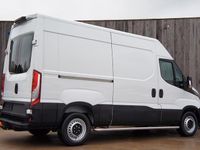 Gebraucht Iveco Daily 116 PS (85 kW) 2018 Weiß Van / Kleinbus
