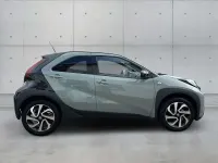 Neu Toyota Aygo X 72 PS (52 kW) 2025 Urban khaki / black SUV