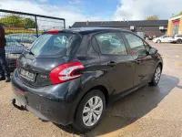 Gebraucht Peugeot 208 68 PS (50 kW) 2015 Schwarz Kleinwagen