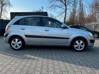 Second-hand Kia Rio 90 CP (66 kW) 2007 Argintiu Berlinǎ