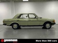 Gebraucht Mercedes 200 55 PS (40 kW) 1978 Grün Limousine