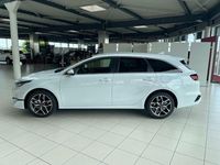 Neu Kia Ceed Sportswagon 140 PS (102 kW) 2025 Carraraweiss Kombi