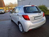 Gebraucht Toyota Yaris Basis 69 PS (50 kW) 2014 Silber Kleinwagen