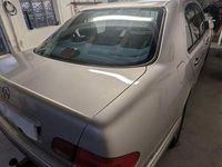 Gebraucht Mercedes E280 193 PS (141 kW) 1997 Silber Limousine
