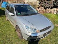Second-hand Ford Focus 75 CP (55 kW) 2004 Argintiu Berlinǎ
