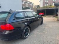 Gebraucht BMW 320 184 PS (135 kW) 2012 Schwarz Kombi