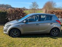 Gebraucht Hyundai i20 86 PS (63 kW) 2013 Grau Kleinwagen