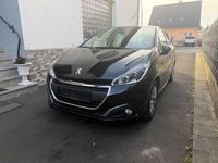 Gebraucht Peugeot 208 Active 83 PS (61 kW) 2018 Schwarz Kleinwagen