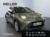 Gebraucht Toyota Aygo 72 PS (52 kW) 2022 Cardamon green / night sky black (gruen) Kleinwagen