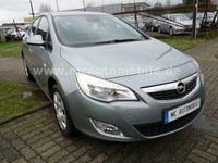 Gebraucht Opel Astra Edition 140 PS (102 kW) 2012 Silber metallic Limousine