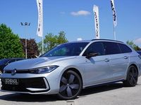 Gebraucht VW Passat R-line 150 PS (110 kW) 2024 Oyster silver metallic Kombi