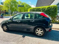 Używany Ford Focus 75 KM (55 kW) 2003 Czarny Sedan/Limuzyna