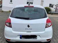 Gebraucht Renault Clio II 101 PS (74 kW) 2009 Weiß Limousine