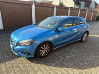 Gebraucht Mercedes A180 122 PS (89 kW) 2013 Blau Limousine
