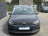 Gebraucht VW Touran Move 150 PS (110 kW) 2023 Gold Van / Kleinbus
