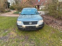 Gebraucht VW Passat 101 PS (74 kW) 2001 Grau Limousine