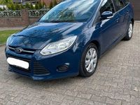 Usado Ford Focus Trend 116 HP (85 kW) 2014 Azul Sedan