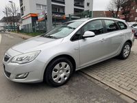 Gebraucht Opel Astra Edition 140 PS (102 kW) 2012 Silber Kombi