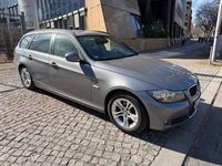 Gebraucht BMW 318 143 PS (105 kW) 2011 Grau Limousine