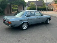 Gebraucht Mercedes E230 136 PS (100 kW) 1984 Blau Limousine