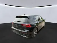 Gebraucht VW Golf VIII Active 150 PS (110 kW) 2022 Deep black perleffekt (metallic) Limousine
