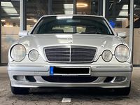 Second-hand Mercedes E220 145 CP (106 kW) 2001 Argintiu Berlinǎ