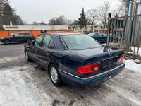 Gebraucht Mercedes E200 Elegance 136 PS (100 kW) 1996 Blau Limousine