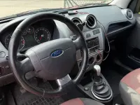 Gebraucht Ford Fiesta Ambiente 101 PS (74 kW) 2006 Rot Kleinwagen
