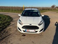 Gebraucht Ford Fiesta Trend 65 PS (47 kW) 2014 Weiß Kleinwagen