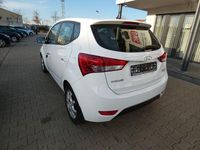 Gebraucht Hyundai ix20 90 PS (66 kW) 2015 Weiß Kleinwagen