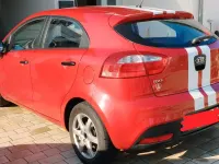Używany Kia Rio 85 KM (62 kW) 2013 Czerwony Hatchback