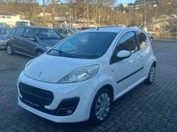 Gebraucht Peugeot 107 68 PS (50 kW) 2013 Weiß Kleinwagen