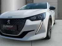 Gebraucht Peugeot e-208 Allure 100 kW (136 PS) 2024 Weiß Kleinwagen