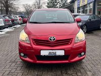 Gebraucht Toyota Verso Travel 147 PS (108 kW) 2012 Rot Van / Kleinbus