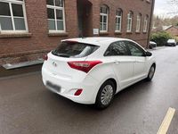 Gebraucht Hyundai i30 100 PS (73 kW) 2017 Weiß Kleinwagen